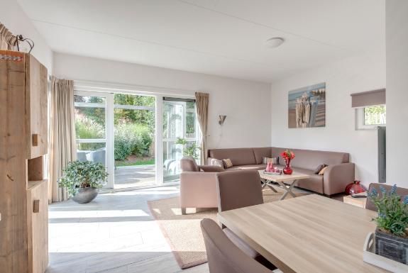 Woonkamer van een bungalow | Strandpark Duynhille