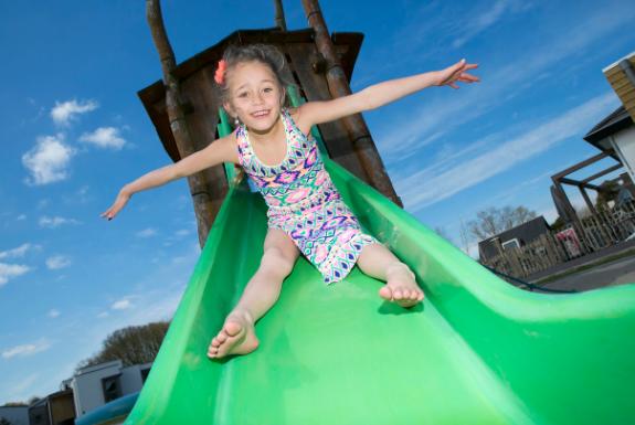 Spelen in de speeltuin | Strandpark Duynhille